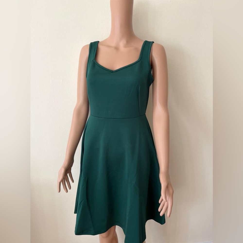 Brand new green midi sleeveless elegant casual classic dress, small